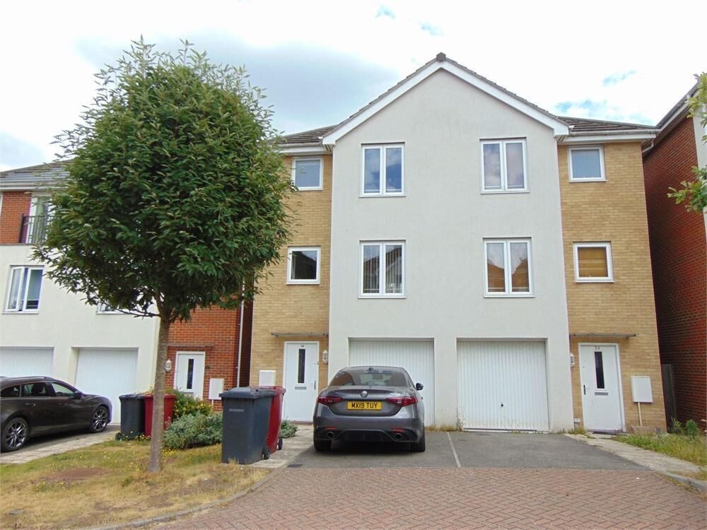 House Regis Park Road in Reading