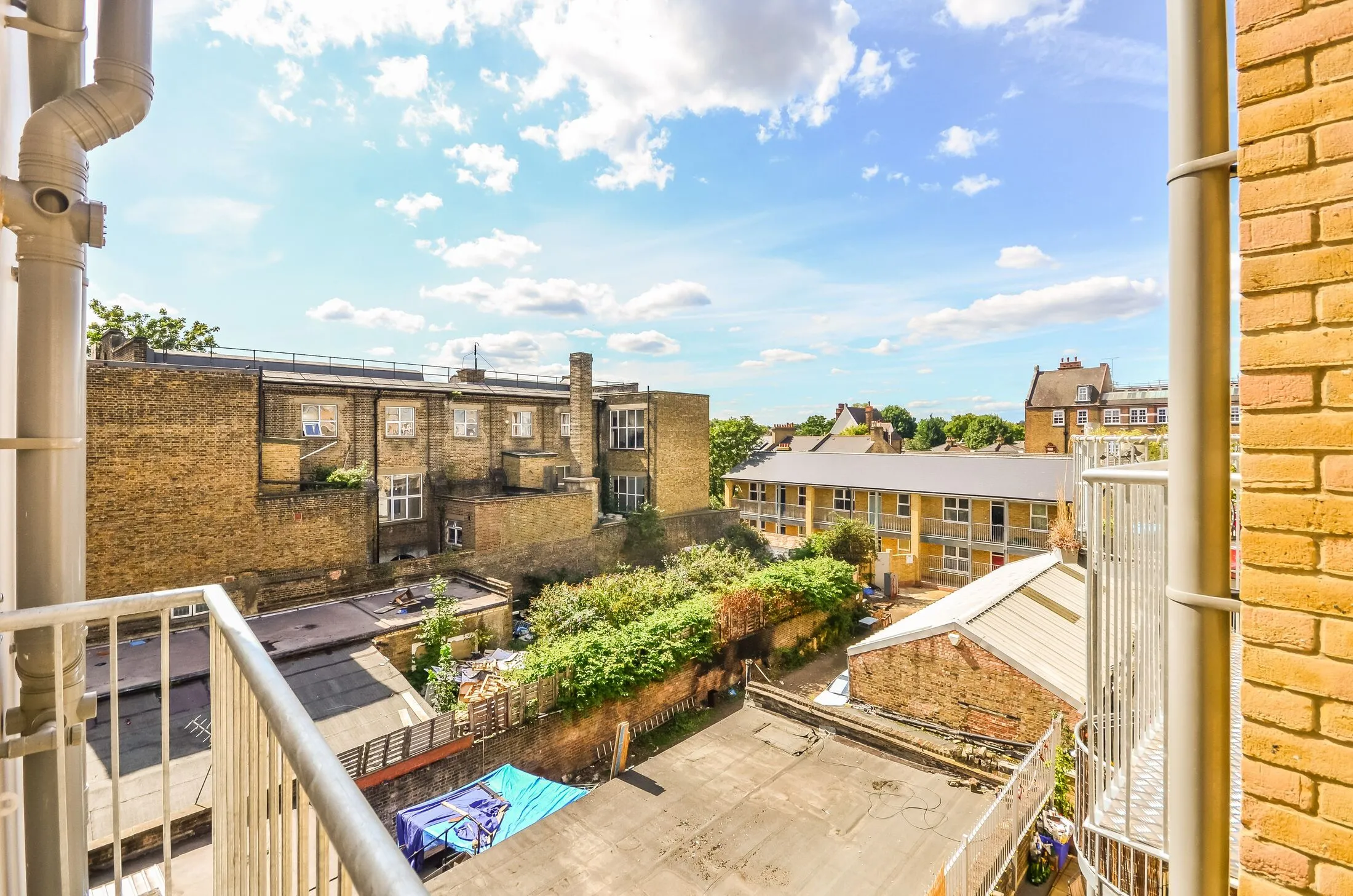 Flat Rye Lane in Greater London