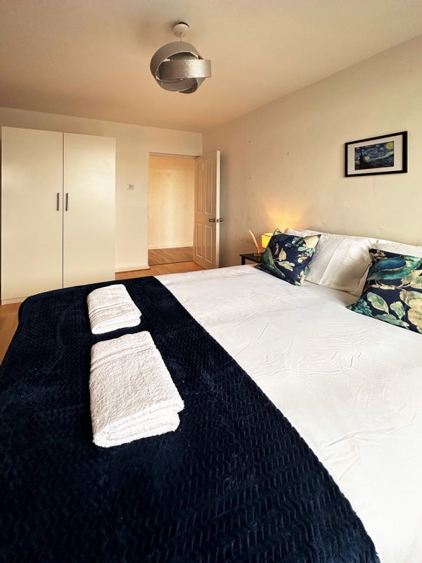 Room Grove Park Road in Greater London