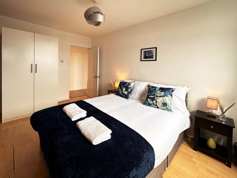 Room Grove Park Road in Greater London