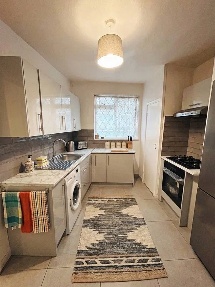 Room Camberwell Road in Greater London
