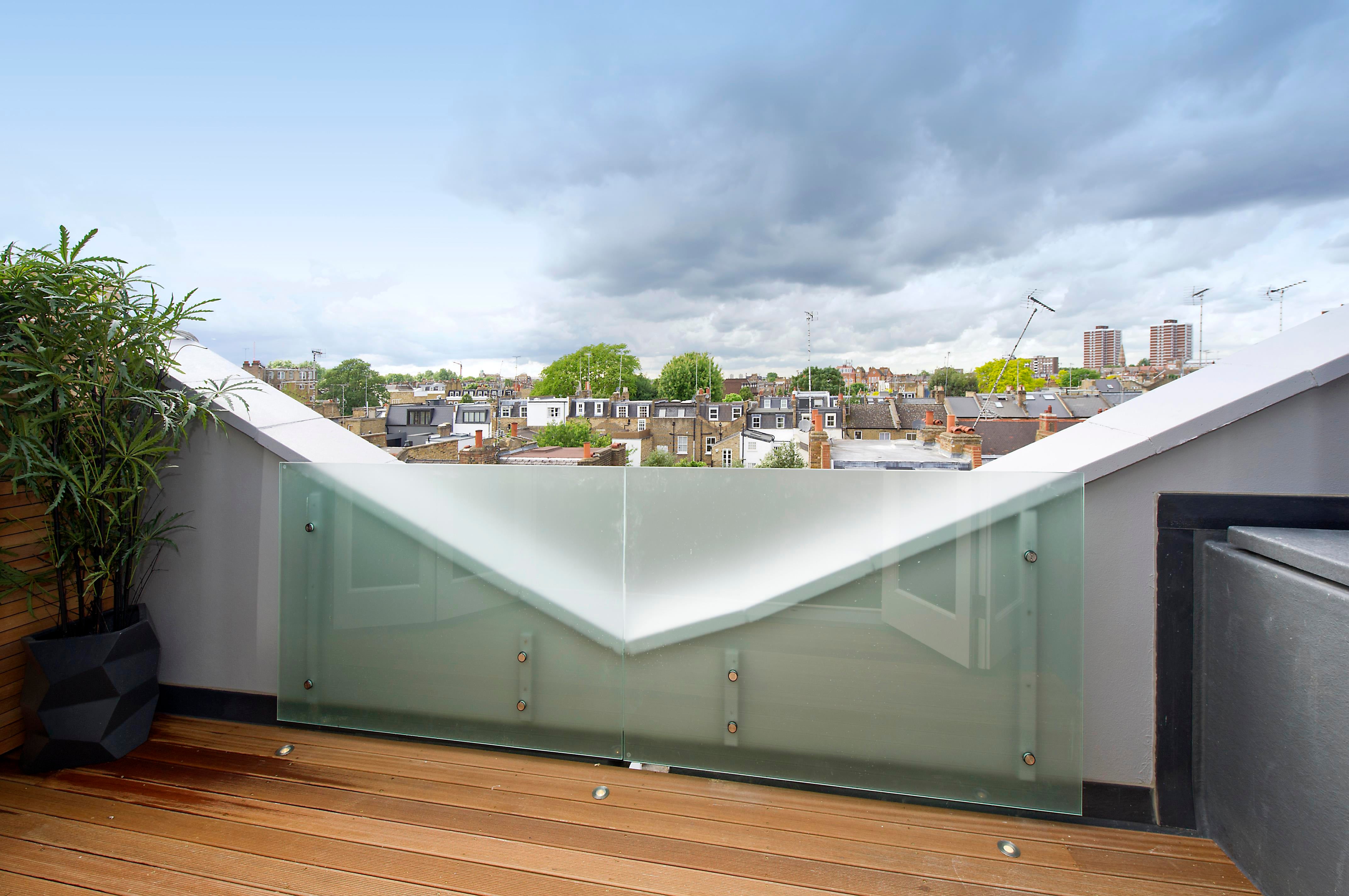 Flat Hazlitt Road in Greater London