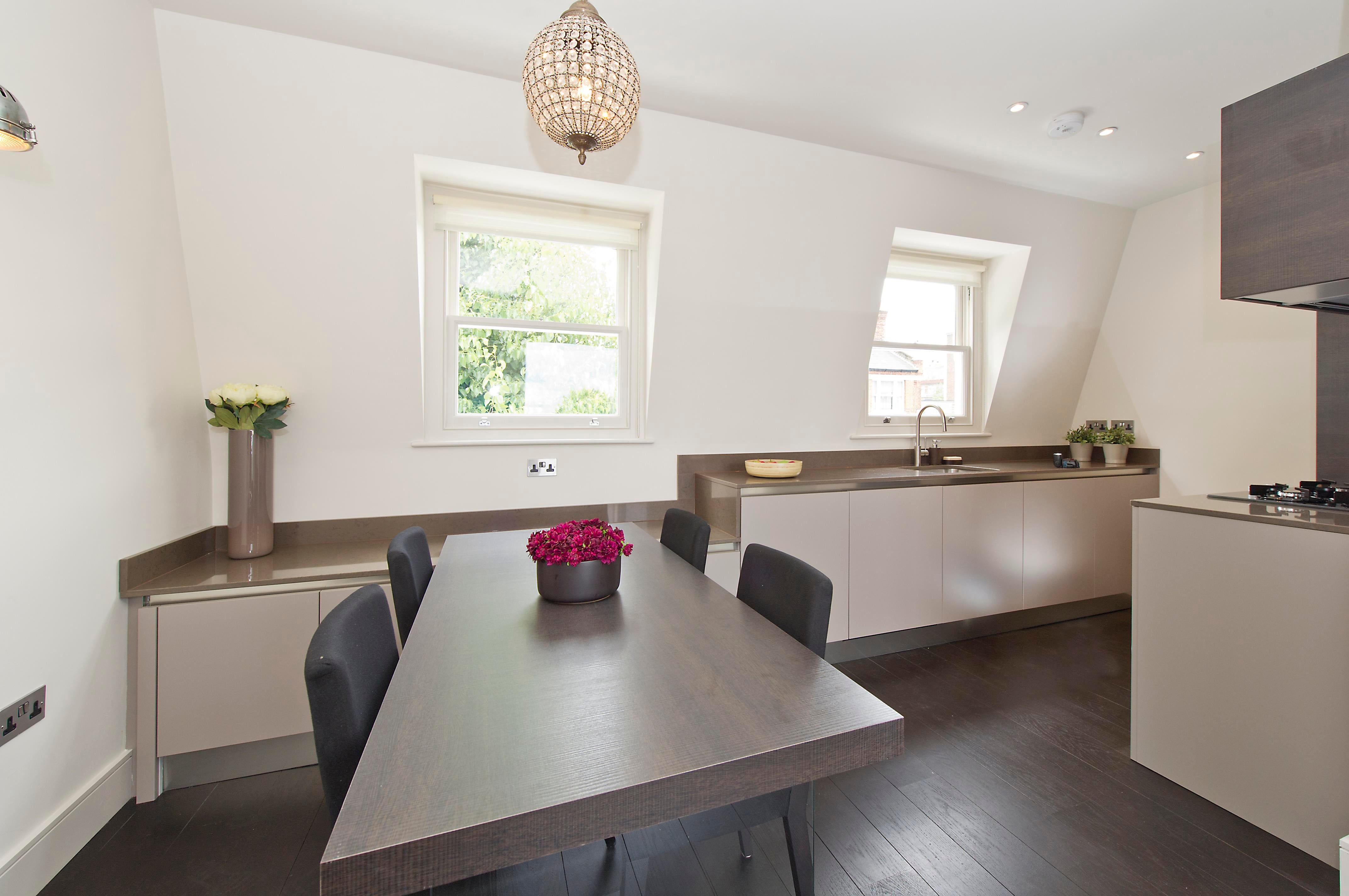 Flat Hazlitt Road in Greater London