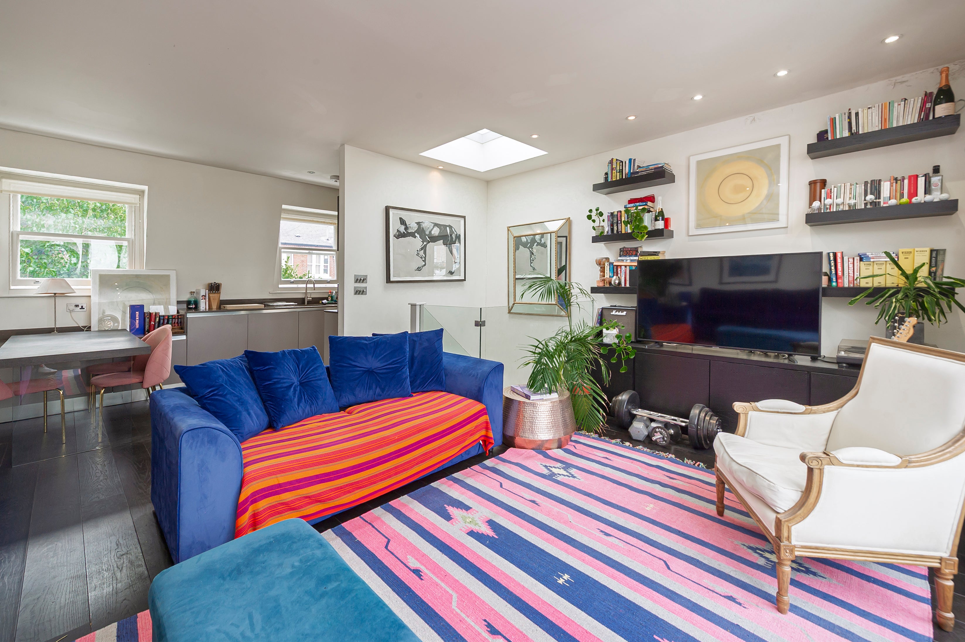 Flat Hazlitt Road in Greater London