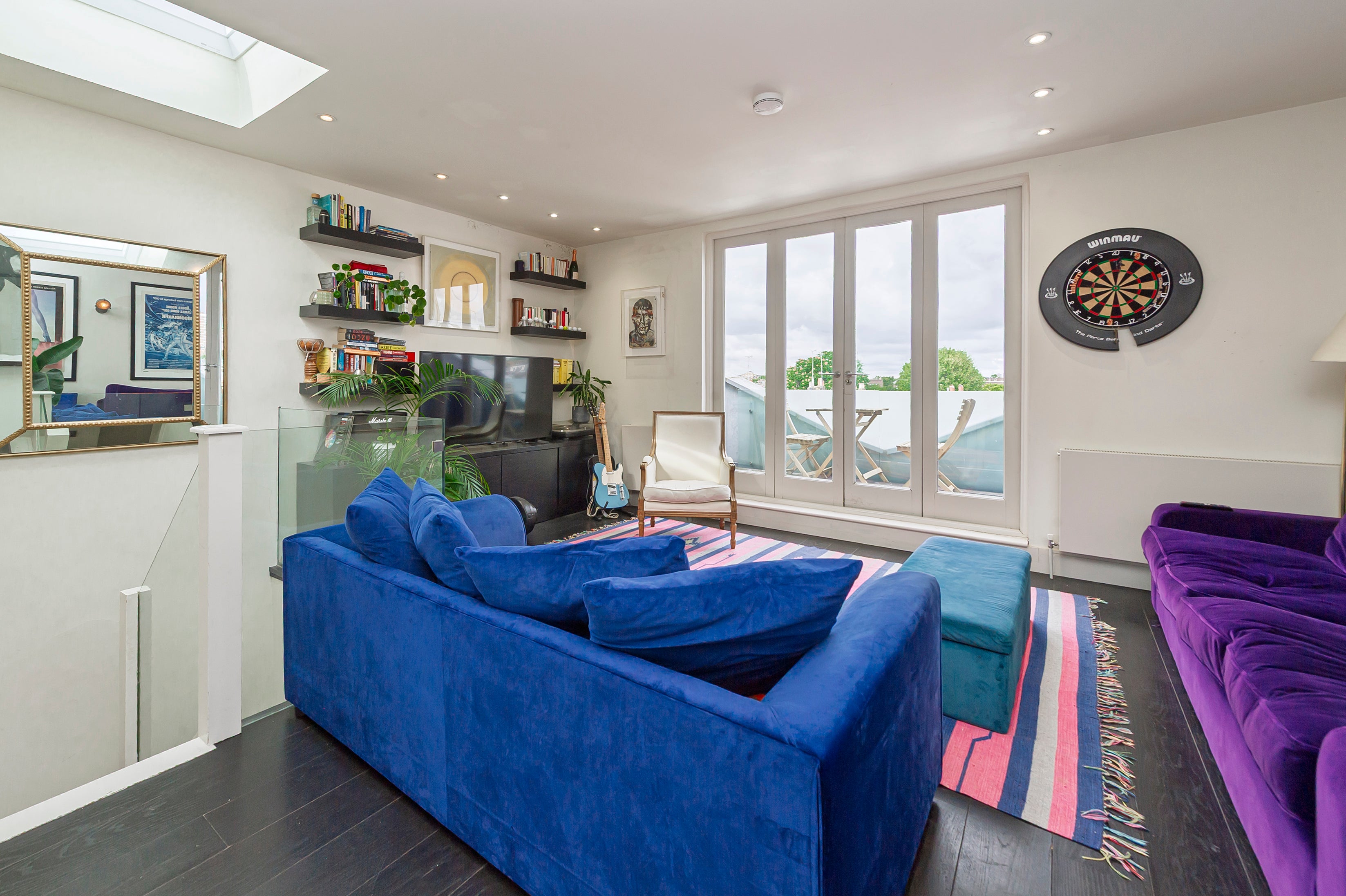 Flat Hazlitt Road in Greater London