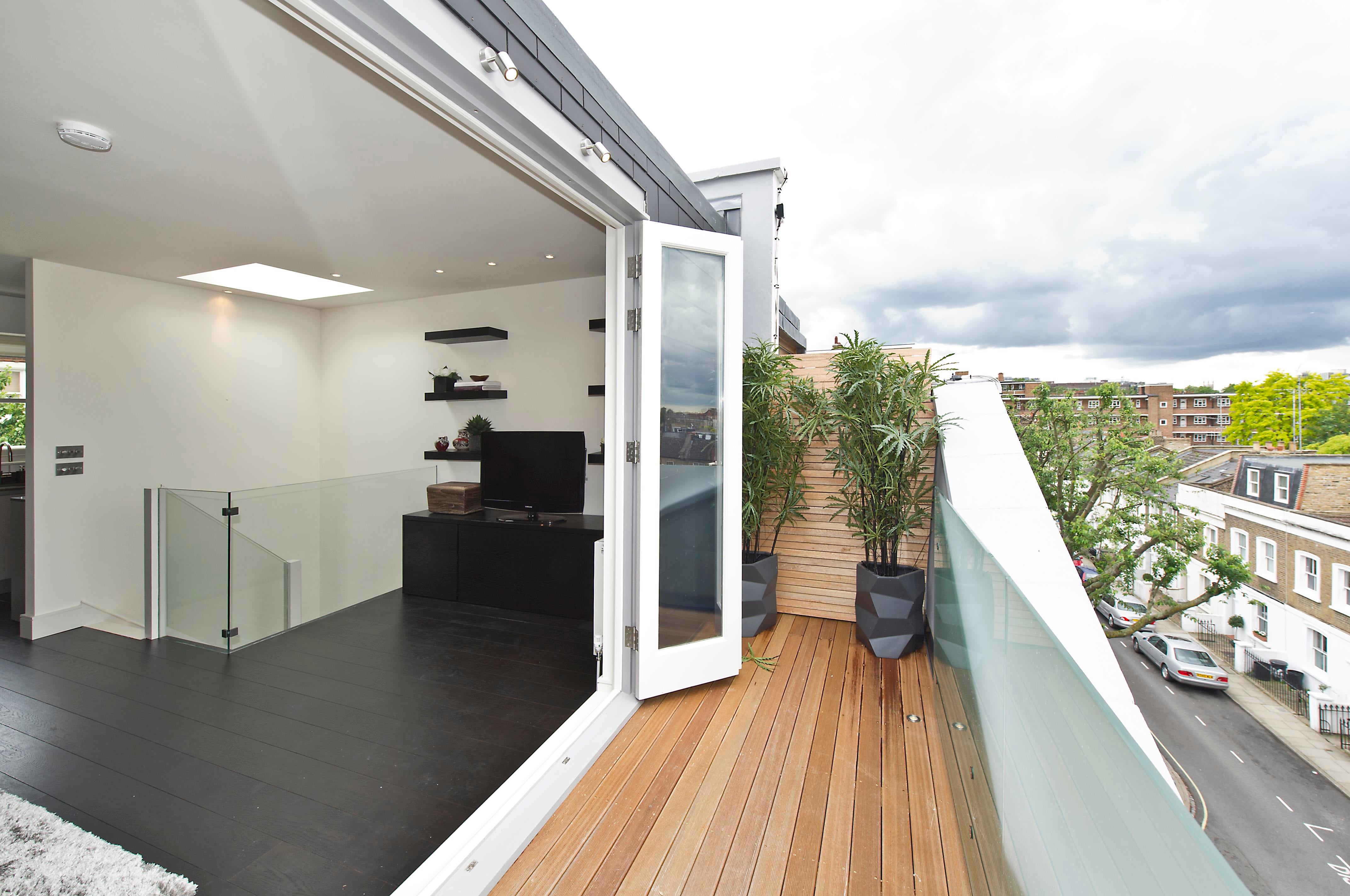 Flat Hazlitt Road in Greater London