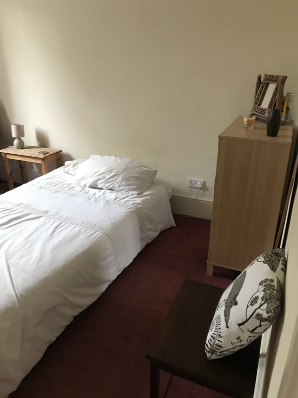 Room Overhill Road in Greater London