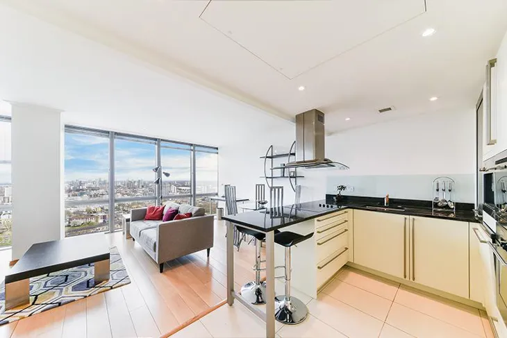 Flat Hertsmere Road in Greater London