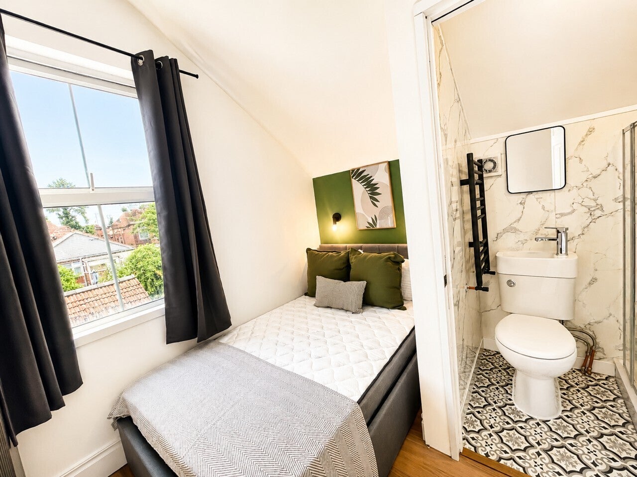 Room Argyle Street in Boston