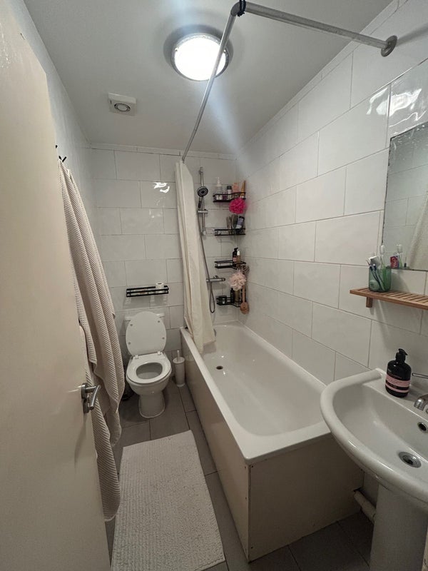 Room Akerman Road in Greater London