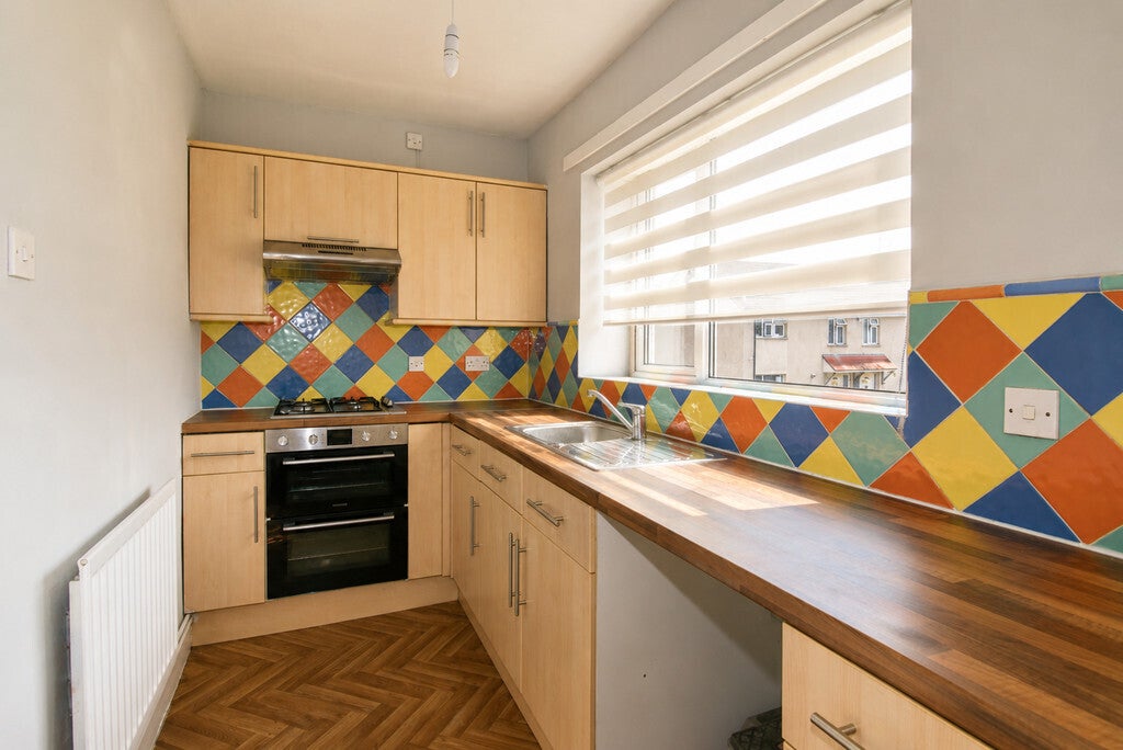 Flat Roselands Avenue in Coventry
