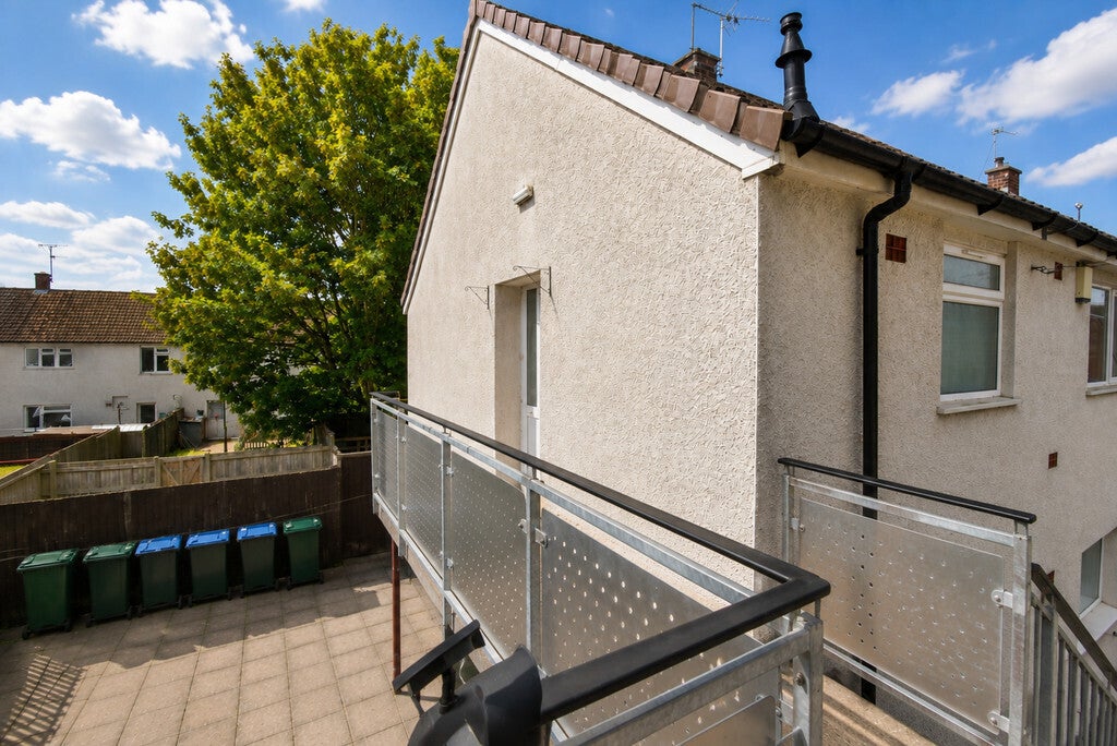 Flat Roselands Avenue in Coventry