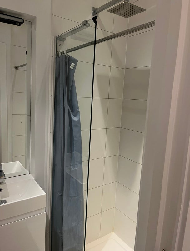 Room Meadow Place in Greater London