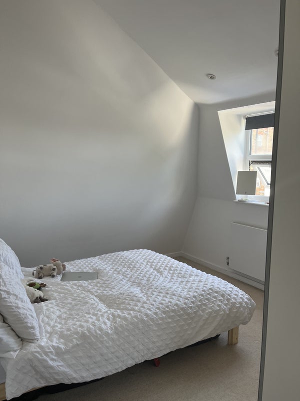 Room Meadow Place in Greater London