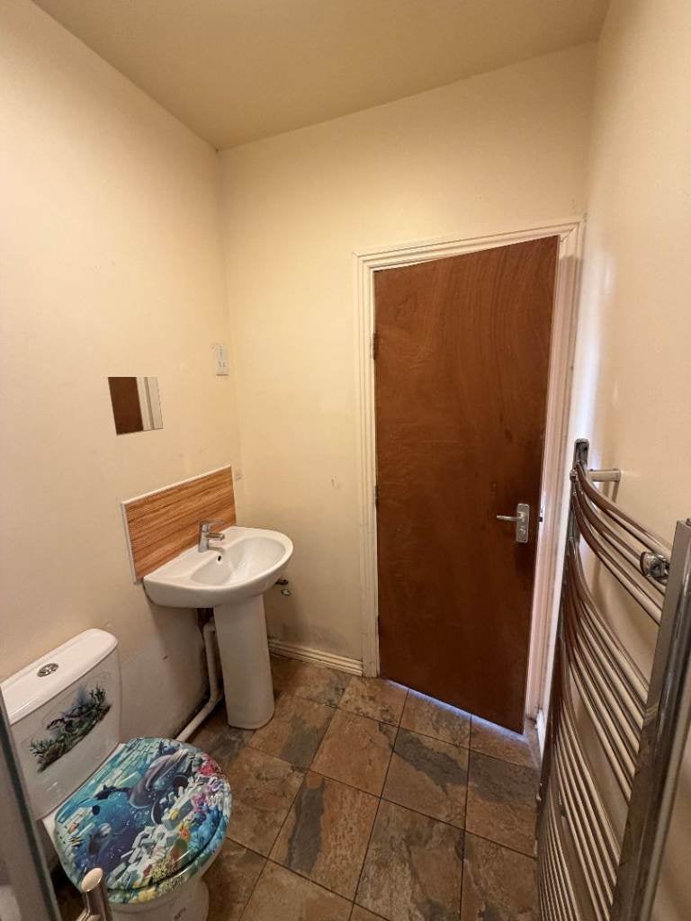 Flat Canning Road in Greater London