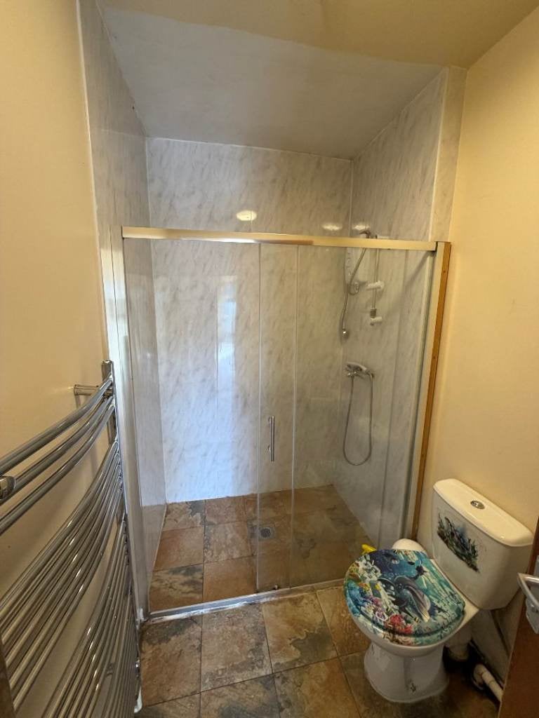 Flat Canning Road in Greater London
