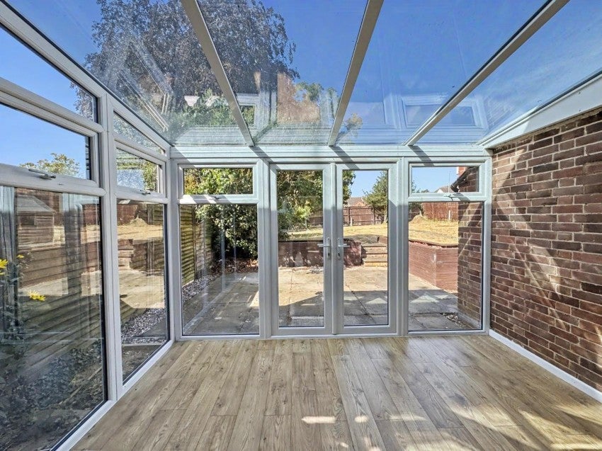 House Manor House Close in Earls Barton