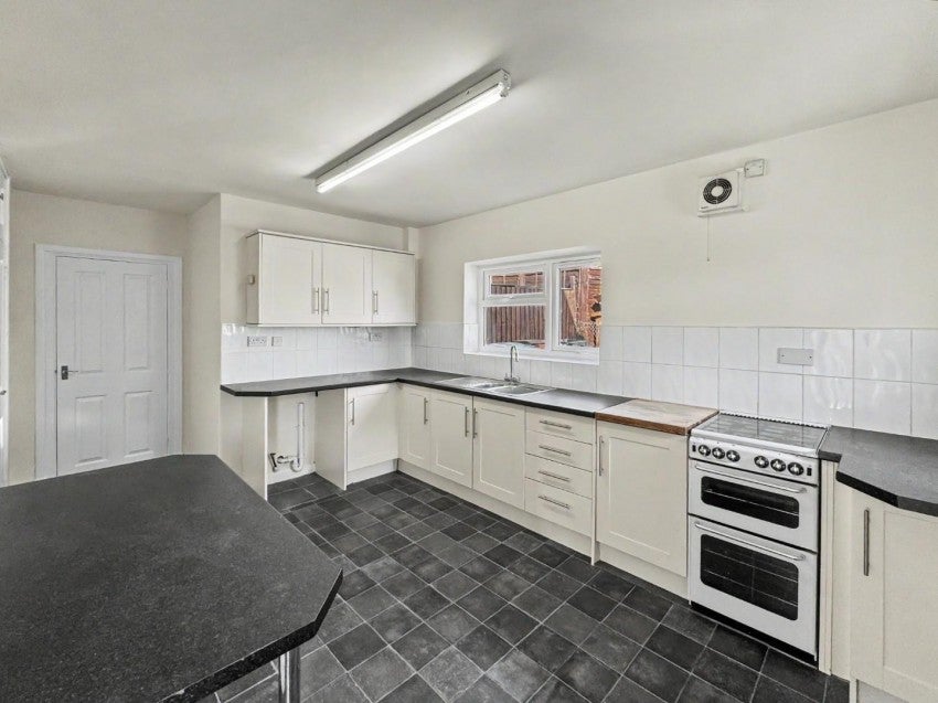 House Manor House Close in Earls Barton