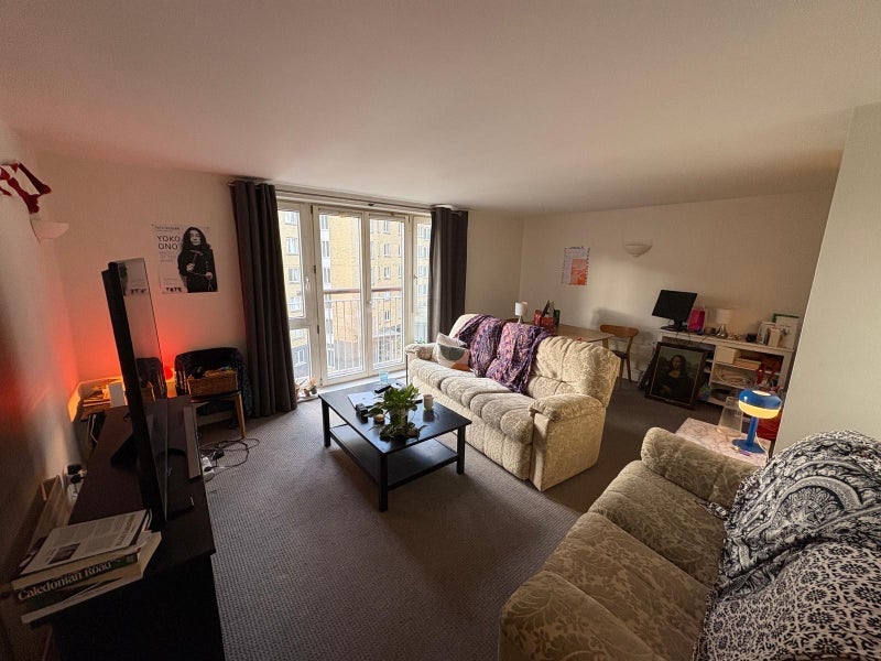 Room Westferry Road in Greater London