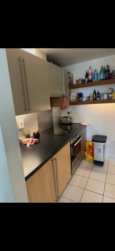 Room Westferry Road in Greater London