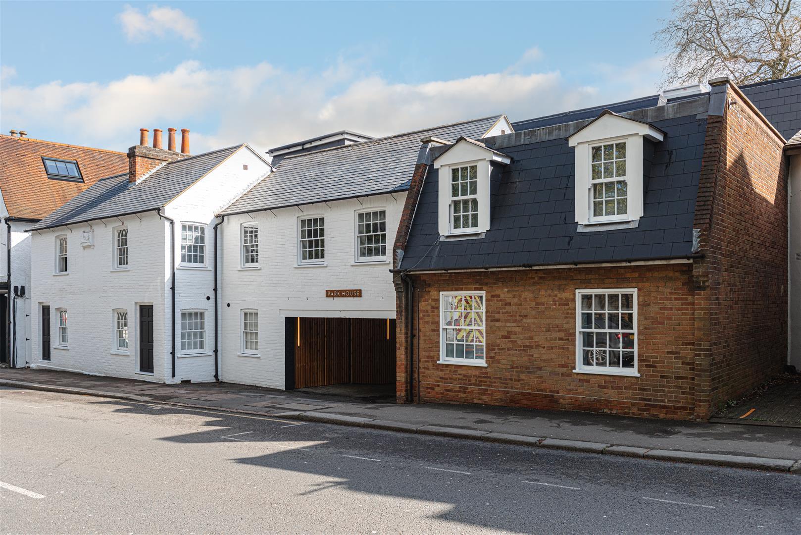 Flat High Street in Reigate and Banstead