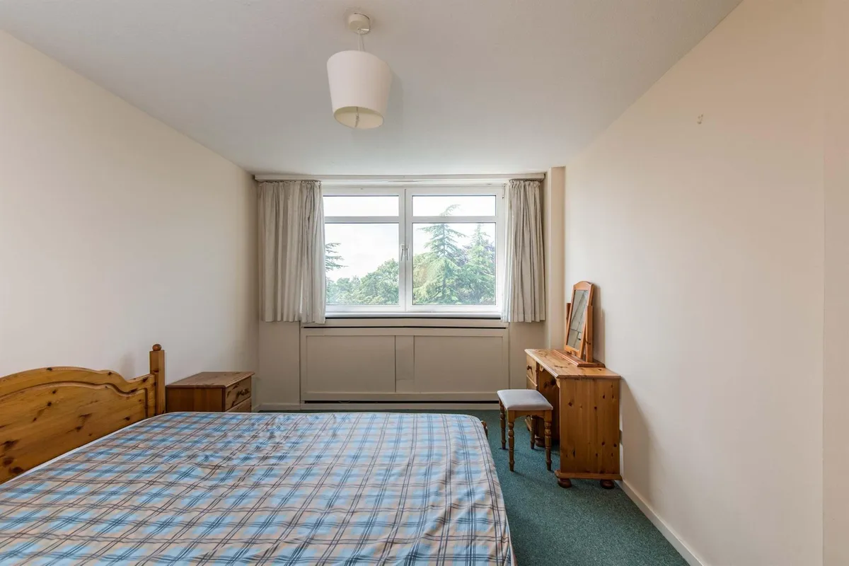 Flat Bassett Avenue in Southampton