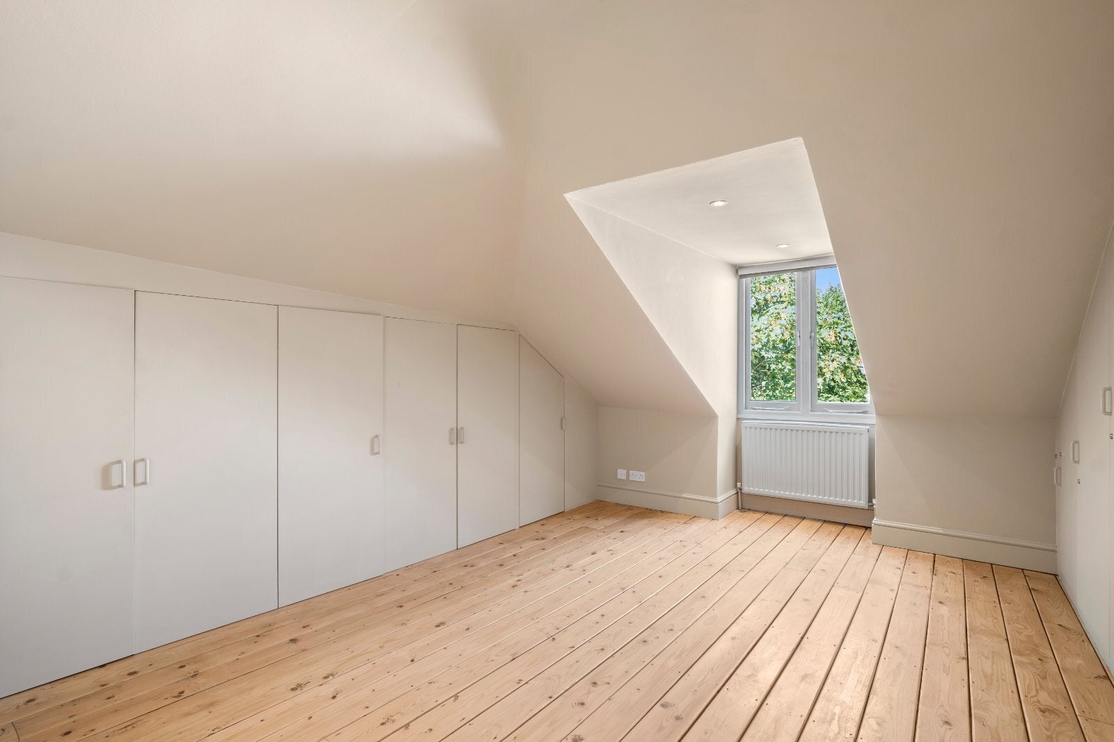 Flat Clifton Gardens in City of Westminster