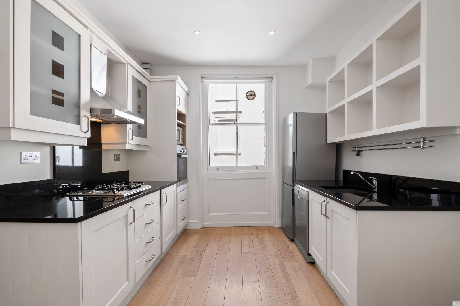 Flat Clifton Gardens in City of Westminster