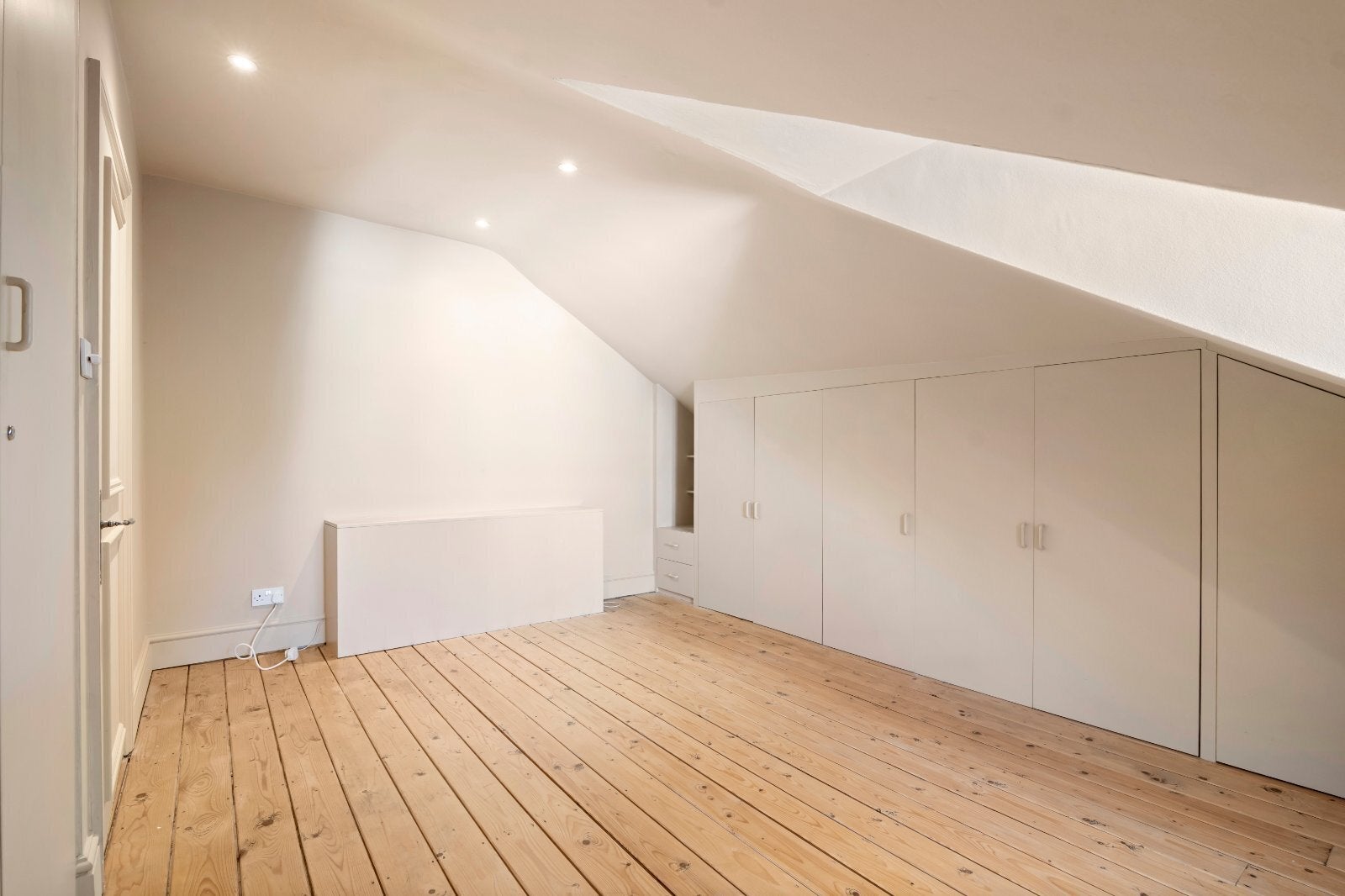 Flat Clifton Gardens in City of Westminster
