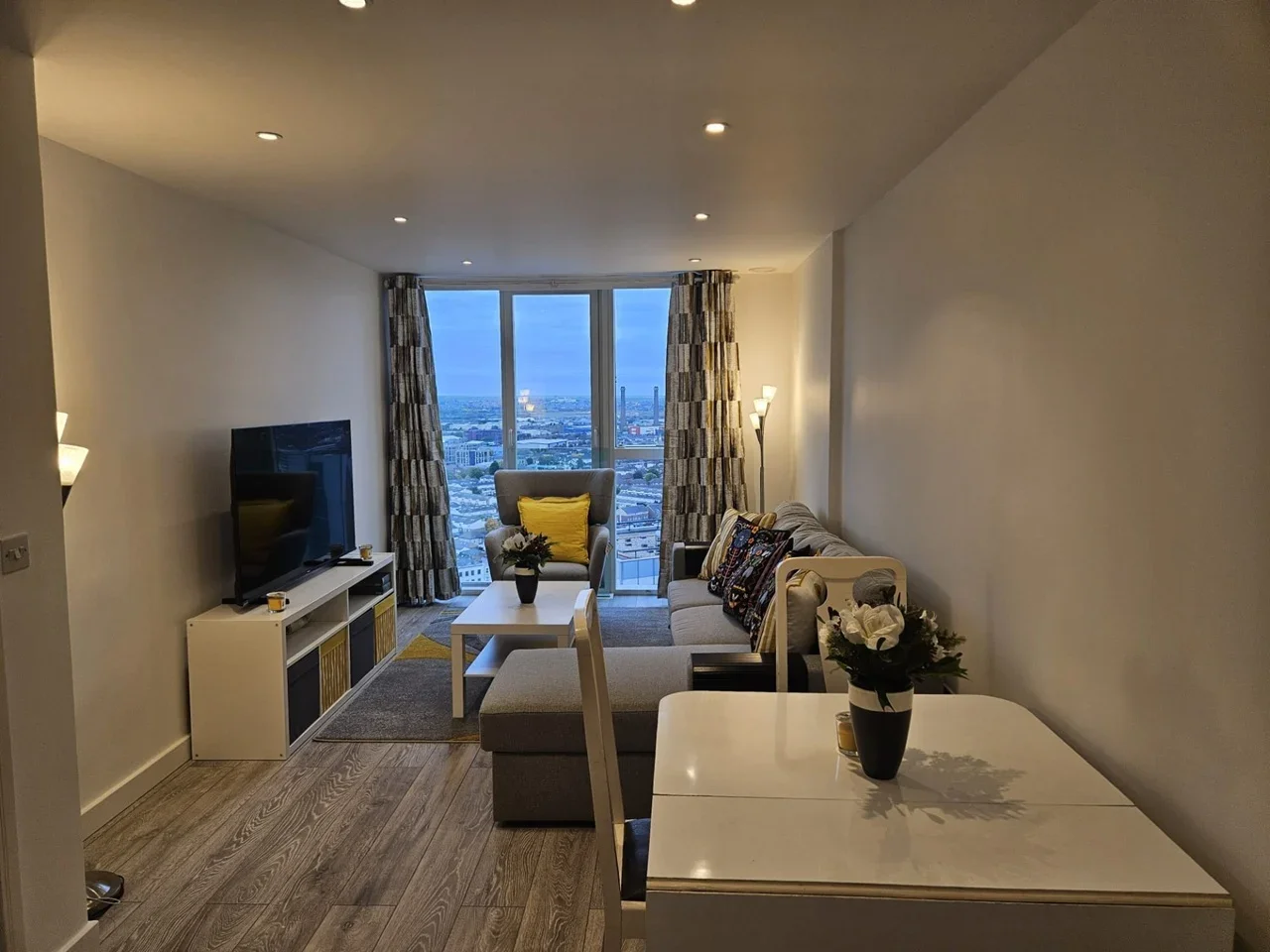 Flat Wellesley Road in Greater London