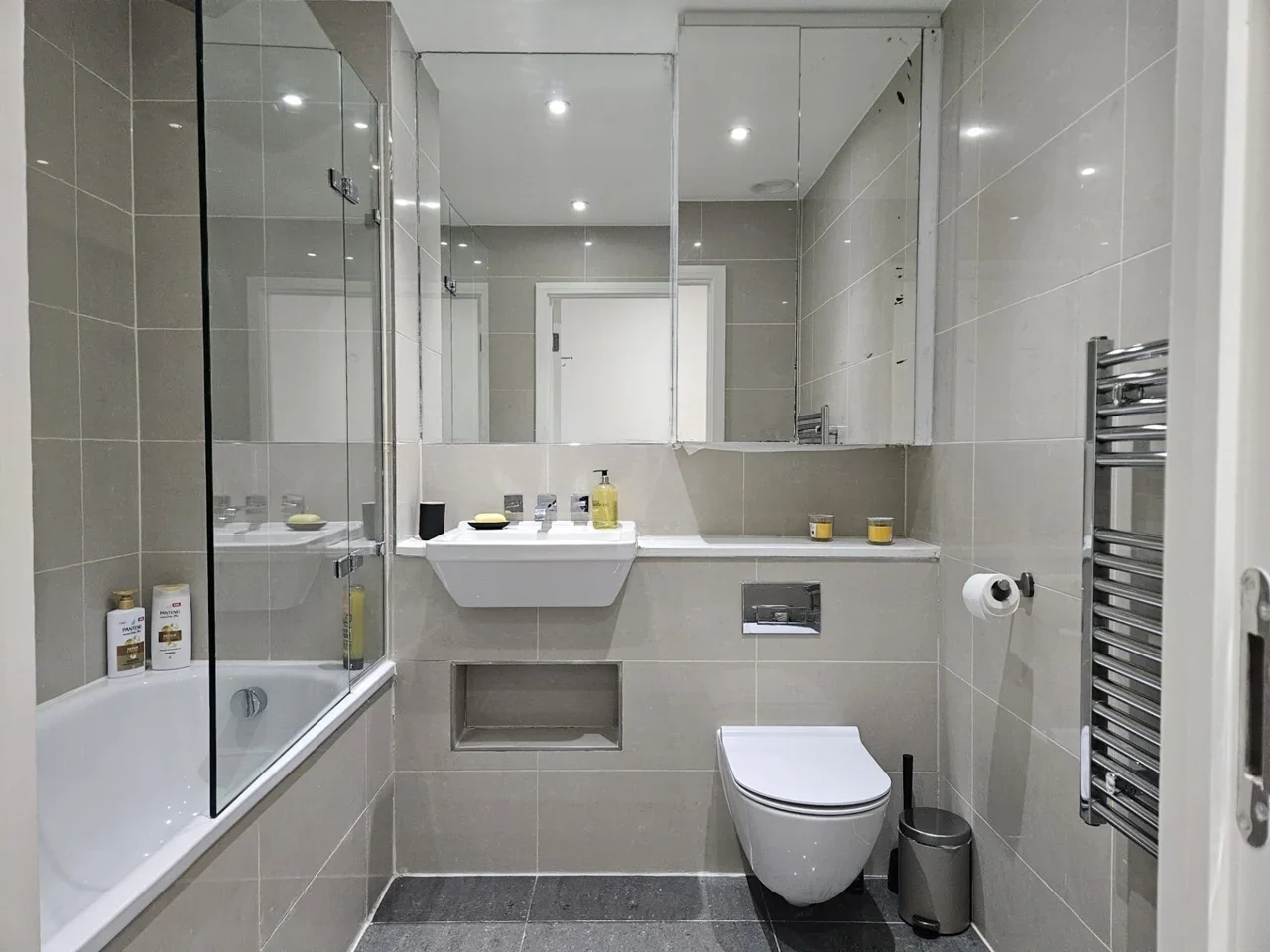 Flat Wellesley Road in Greater London