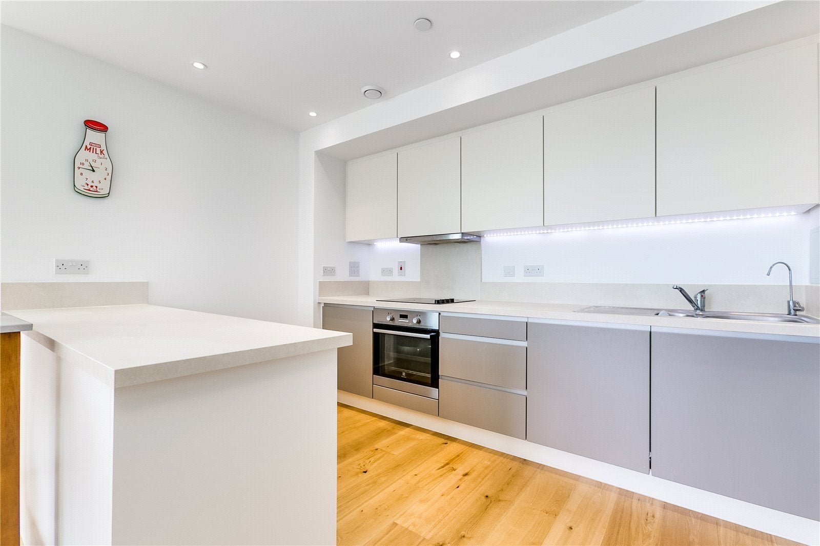 Flat Enterprise Way in Greater London
