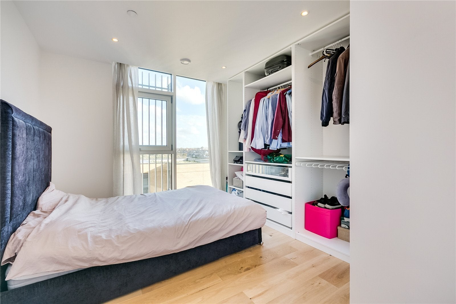 Flat Enterprise Way in Greater London