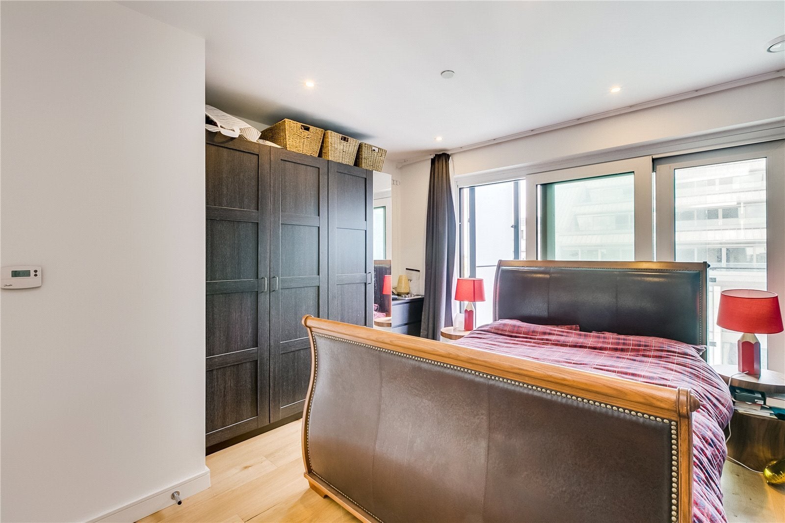 Flat Enterprise Way in Greater London