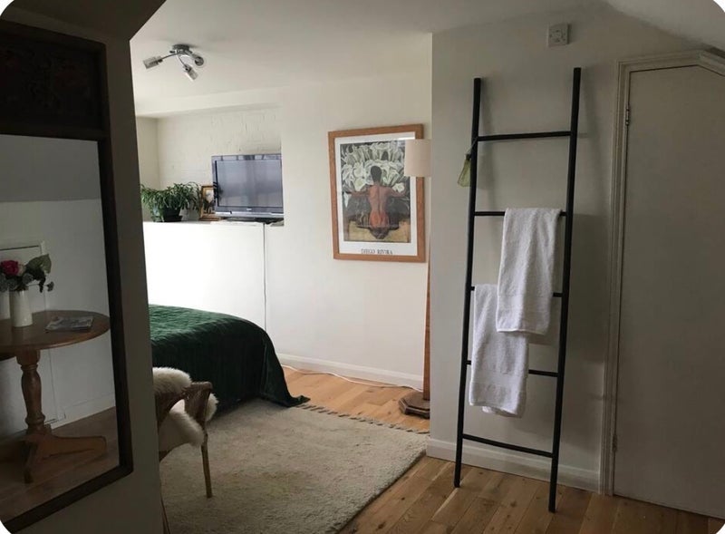 Room Uplands Road in Greater London