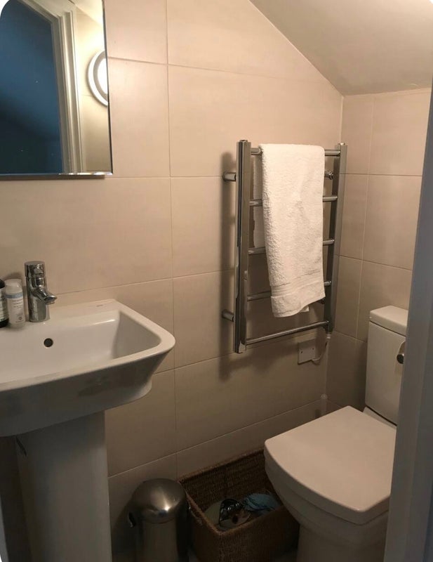 Room Uplands Road in Greater London