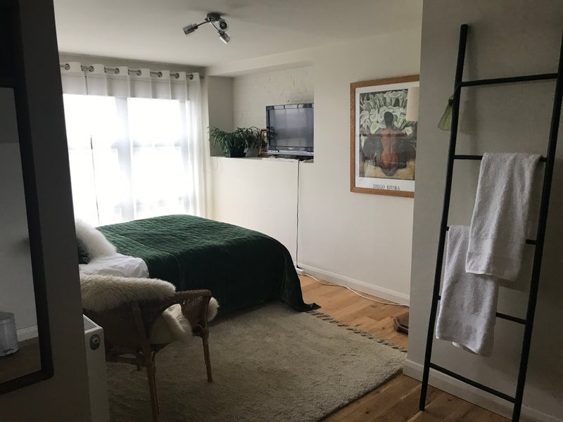 Room Uplands Road in Greater London