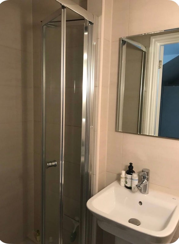 Room Uplands Road in Greater London