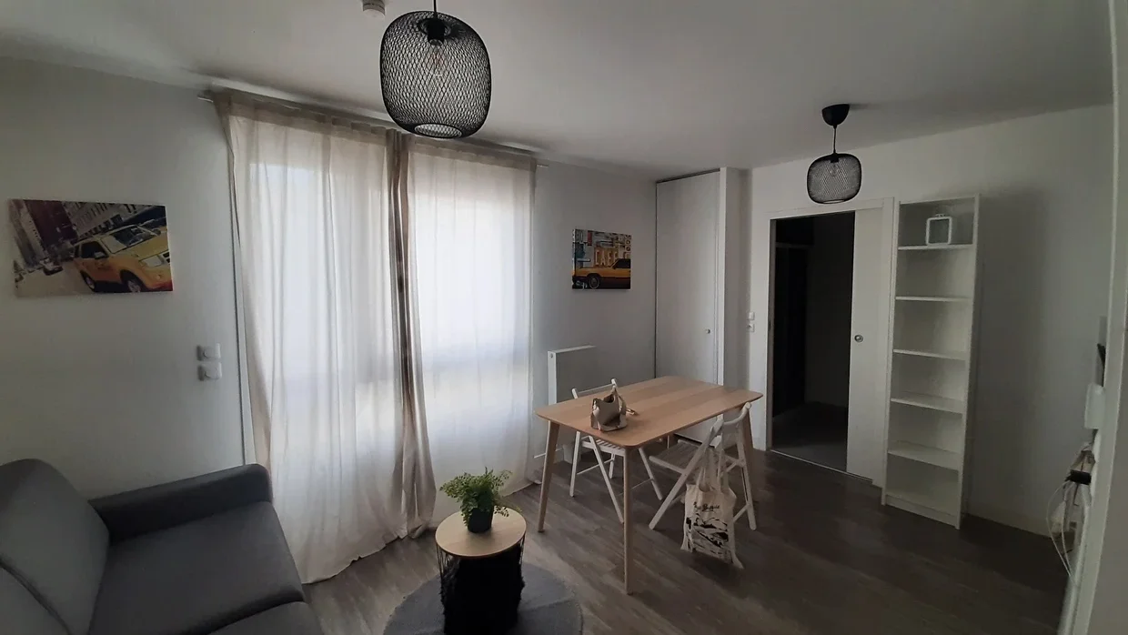 Flat Rue Rémi Belleau in Talence