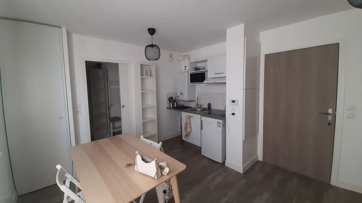 Flat Rue Rémi Belleau in Talence