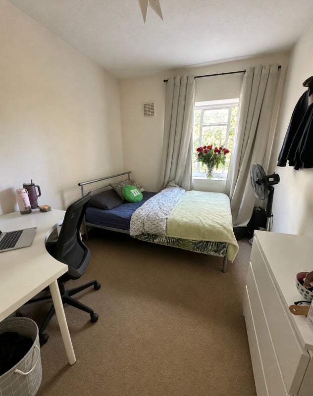 Room Alderbrook Road in Greater London