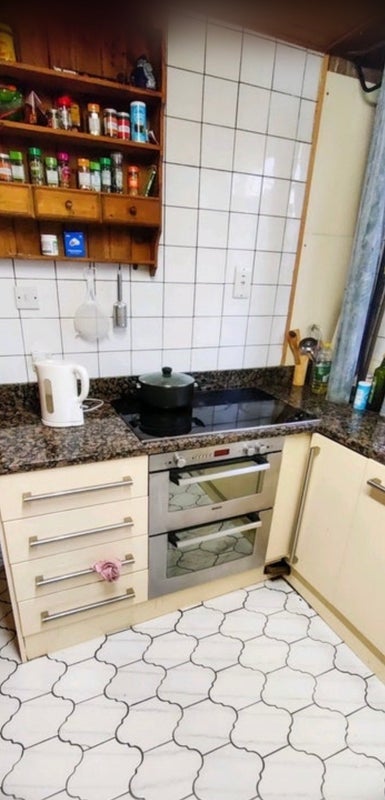 Room St Anns Road in Greater London