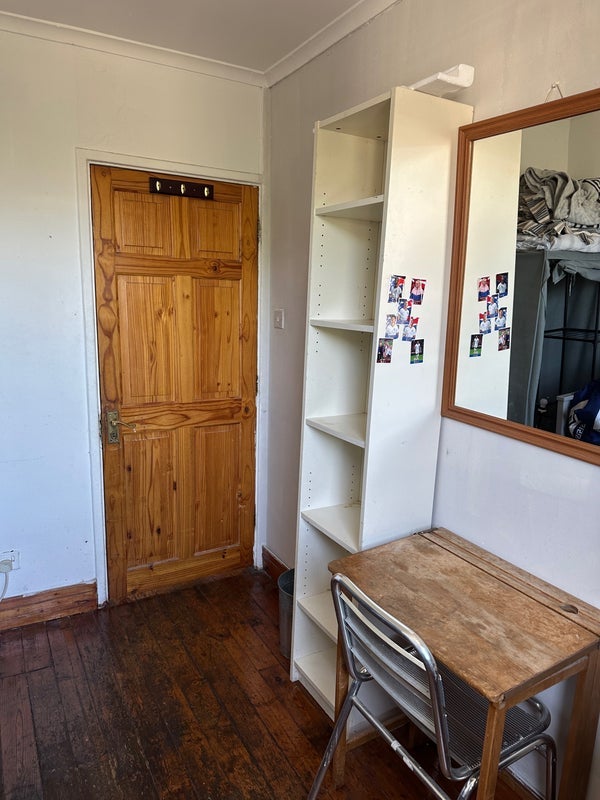 Room St Anns Road in Greater London