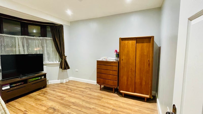 Room Haslemere Avenue in Greater London