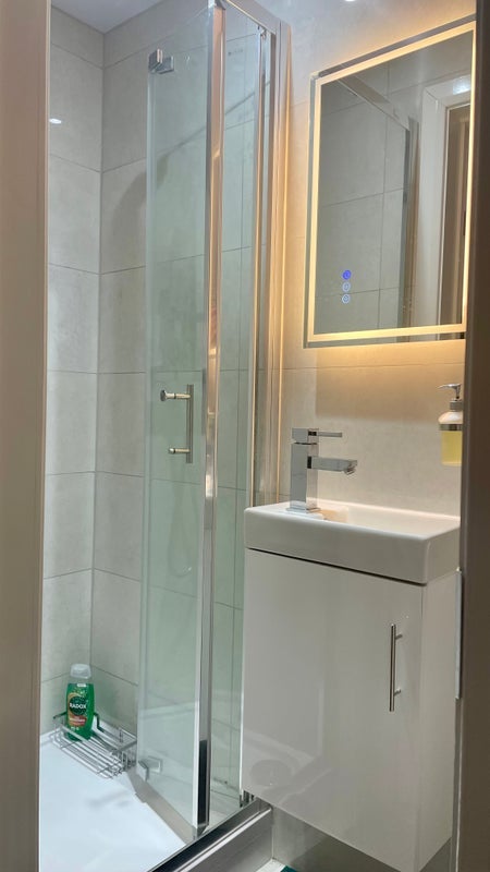 Room Haslemere Avenue in Greater London