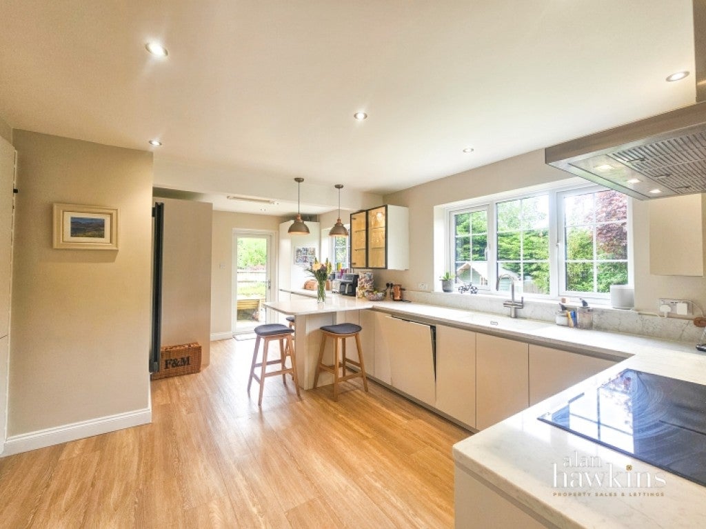 House Salt Spring Drive in Royal Wootton Bassett