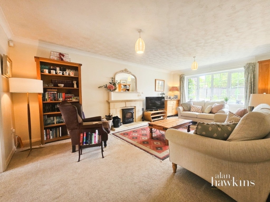 House Salt Spring Drive in Royal Wootton Bassett