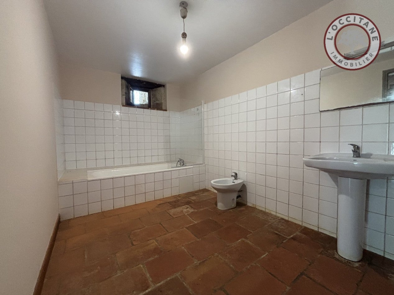 Maison Place du Ravelin à Sarrant
