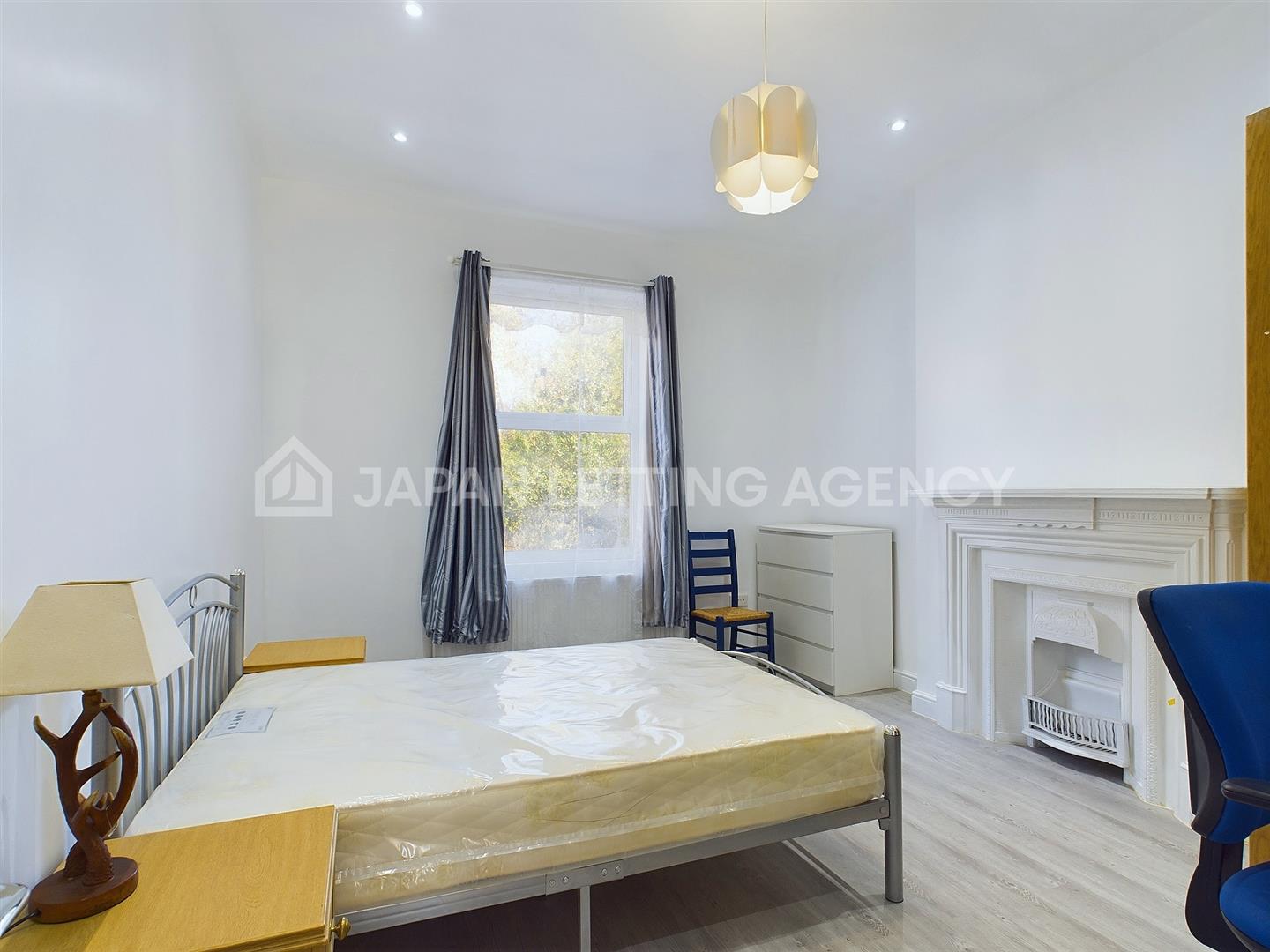 Room Uxbridge Road in Greater London