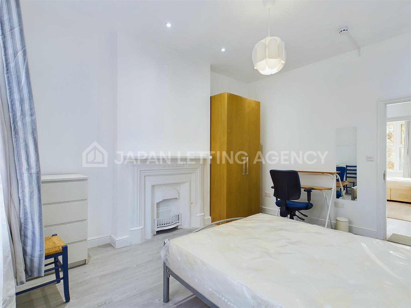 Room Uxbridge Road in Greater London